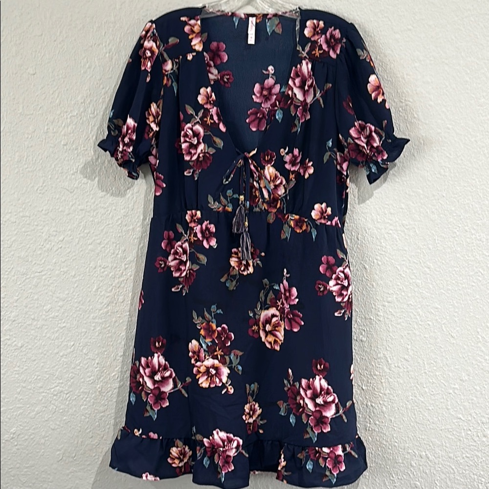 Floral Navy Dress Xhilaration size medium. NWOT